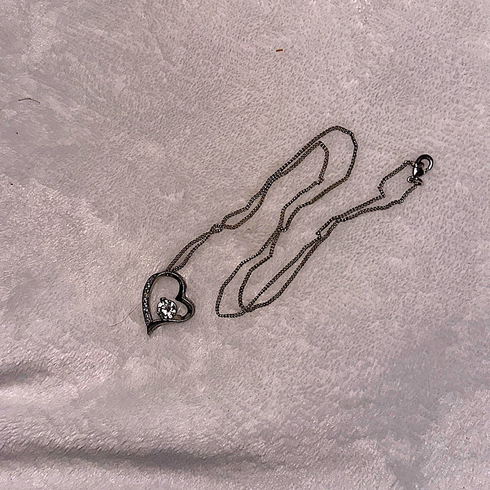 Heart necklace with fake diamond in the middle and oh the sides